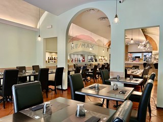 Attività commerciale in Vendita a Pistoia, 79'000€, 239 m²