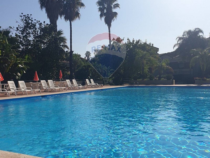 Appartamento in Vendita a Catania, 295'000&euro;, 150 m²
