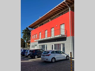 Immobile commerciale in Affitto a Castronno, 950&euro;, 100 m²