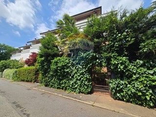 Villa in Vendita a Monza, 590'000€, 223 m²