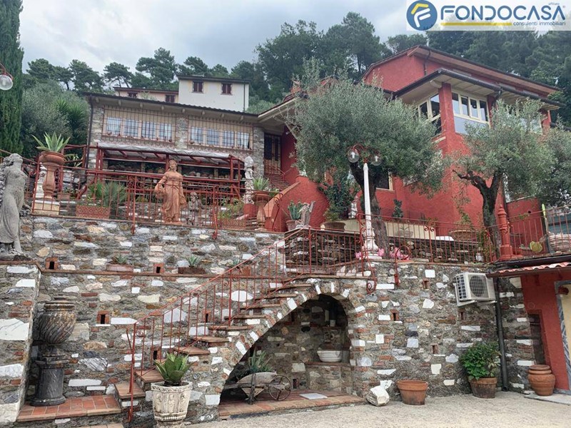 Casa Semi Indipendente in Vendita a Seravezza, 650'000&euro;, 180 m²