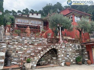 Casa Semi Indipendente in Vendita a Seravezza, 650'000€, 180 m²