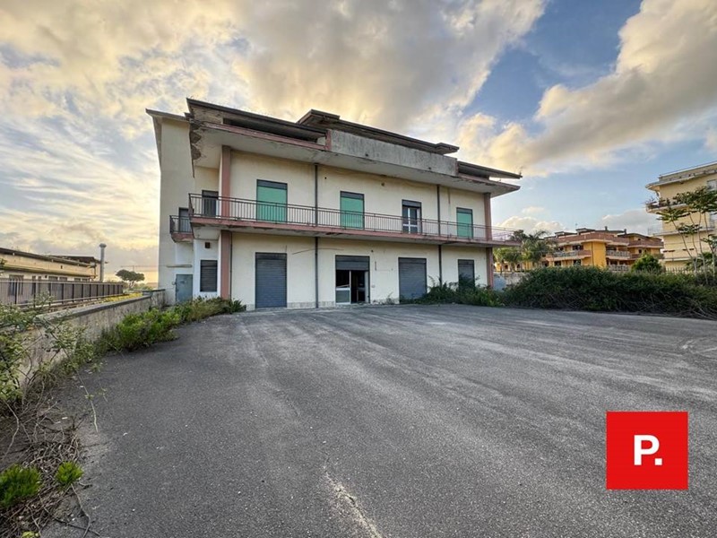 Casa Indipendente in Vendita a Caserta, 930'000€, 1500 m²