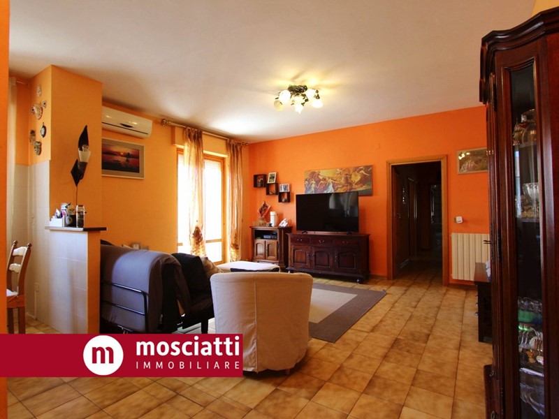 Appartamento in Vendita a Castelraimondo, 70'000&euro;, 85 m²