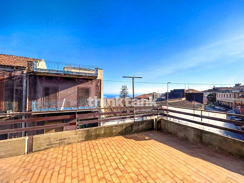 Appartamento in Vendita a Aci Castello, 150'000€, 145 m²