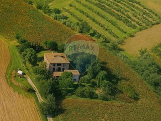 Rustico in Vendita a Figline e Incisa Valdarno, 599'000€, 460 m², con Box