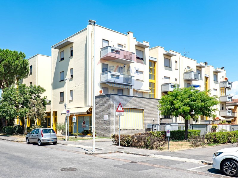 Attività commerciale in Vendita a Prato, 129'000€, 187 m²