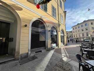 Immobile commerciale in Affitto a Varese, 3'300€, 110 m²
