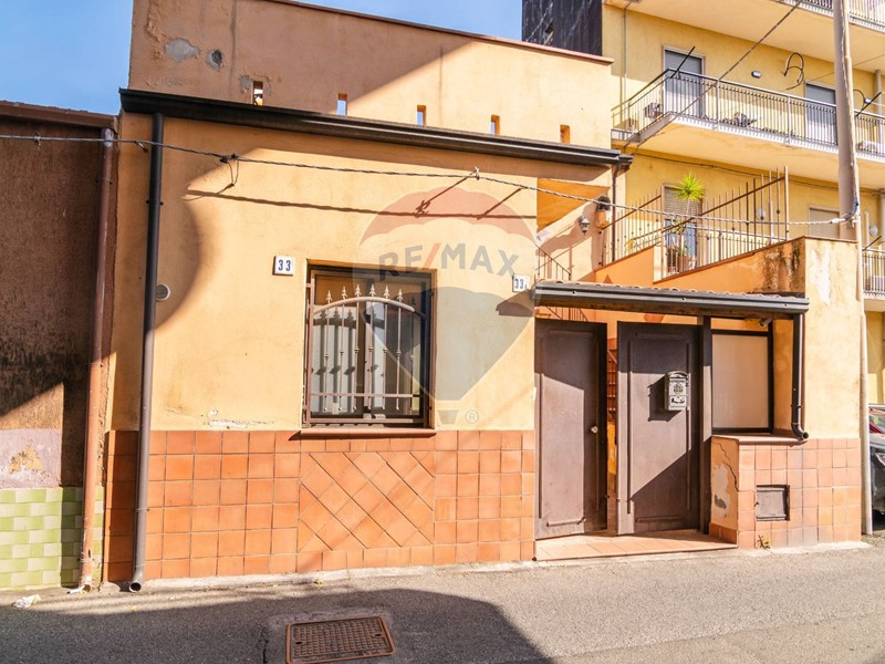 Casa Indipendente in Vendita a Aci Sant'Antonio, 89'000€, 77 m²