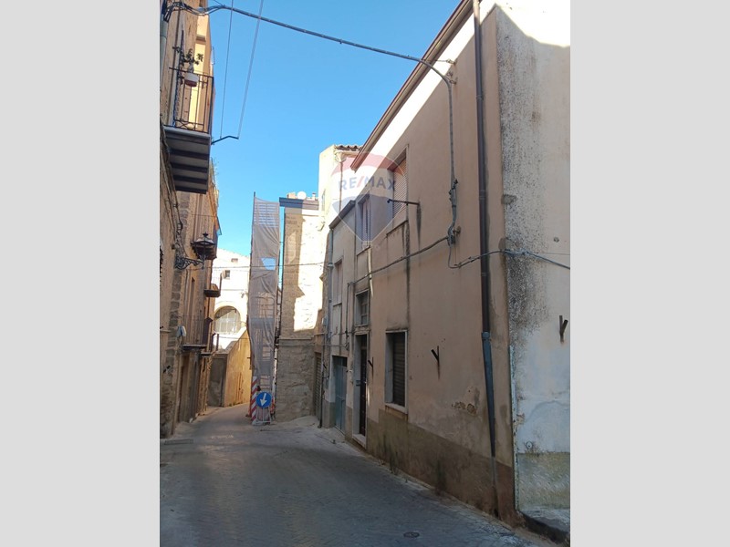 Casa Semi Indipendente in Vendita a Enna, 55'000€, 70 m²