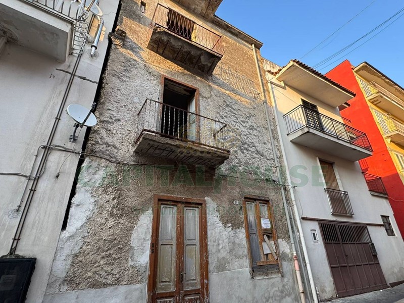 Casa Semi Indipendente in Vendita a Quadrelle, 25'000€, 95 m²