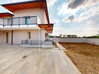 Villa in Vendita a Calcinato, 650'000€, 185 m²