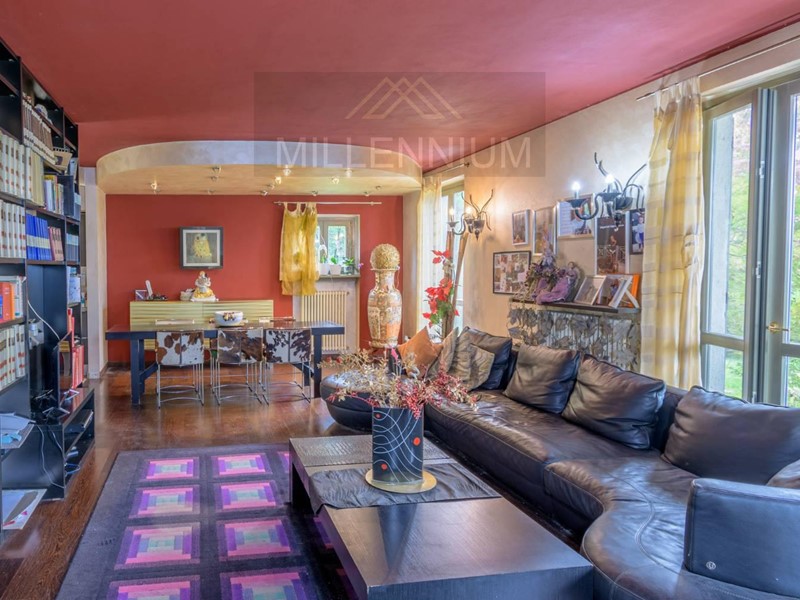 Villa in Vendita a Arona, 850'000€, 250 m²