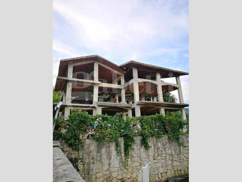 Villa in Vendita a Marano Marchesato, 55'000€, 345 m²