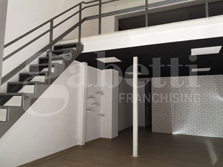 Negozio in Affitto a Siracusa, 400€, 78 m²