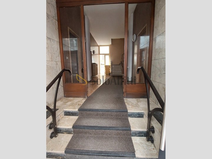 Ufficio in Affitto a Biella, zona Centro, 850€, 90 m²