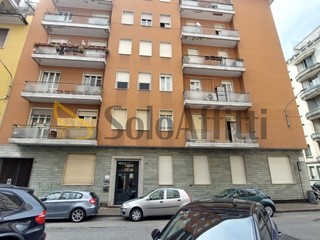 Ufficio in Affitto a Biella, zona Centro, 850€, 90 m²