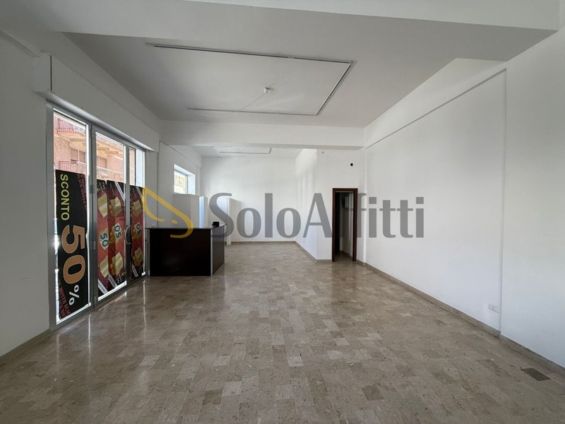 Capannone in Affitto a Reggio Calabria, 1'500€, 73 m²