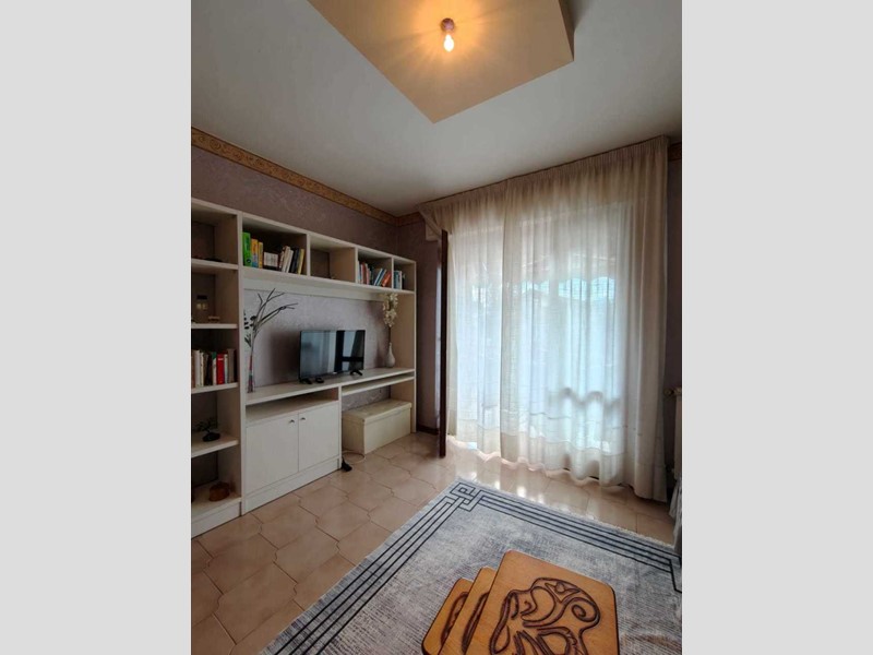 Appartamento in Vendita a Licciana Nardi, 139'000€, 120 m², arredato, con Box