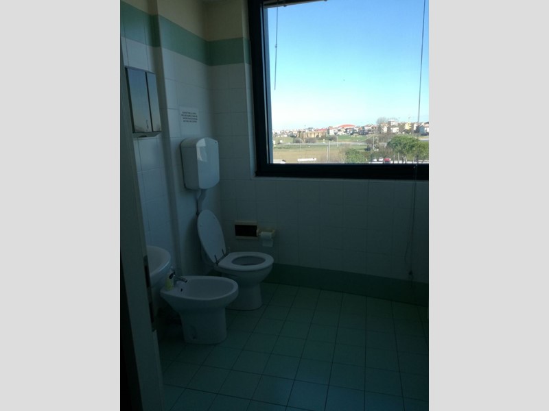 Ufficio in Affitto a Rimini, zona FASCIA STATALE ADRIATICA, 800€, 65 m²