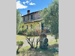 Casa Indipendente in Vendita a Capannori, zona Lappato, 500'000€, 168 m²