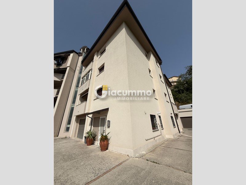 Appartamento in Vendita a Avigliano, 85'000&euro;, 81 m², con Box
