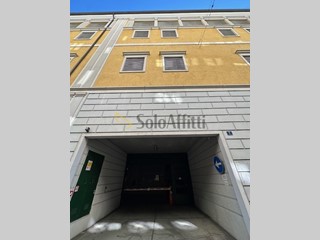 Box in Affitto a Trieste, zona Via Battisti, 250&euro;, 15 m²