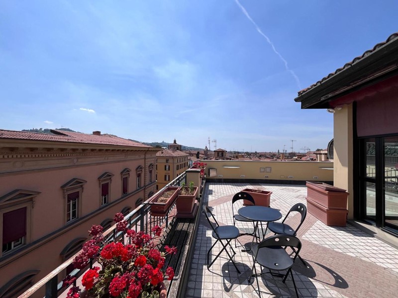 Trilocale in Affitto a Bologna, 2'500€, 80 m², arredato