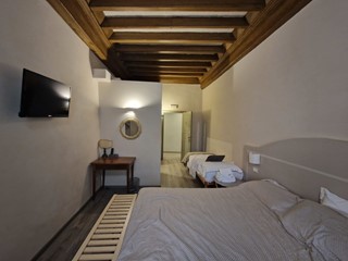 Casa Semi Indipendente in Vendita a Lucca, zona Centro Storico, 640'000&euro;, 200 m²