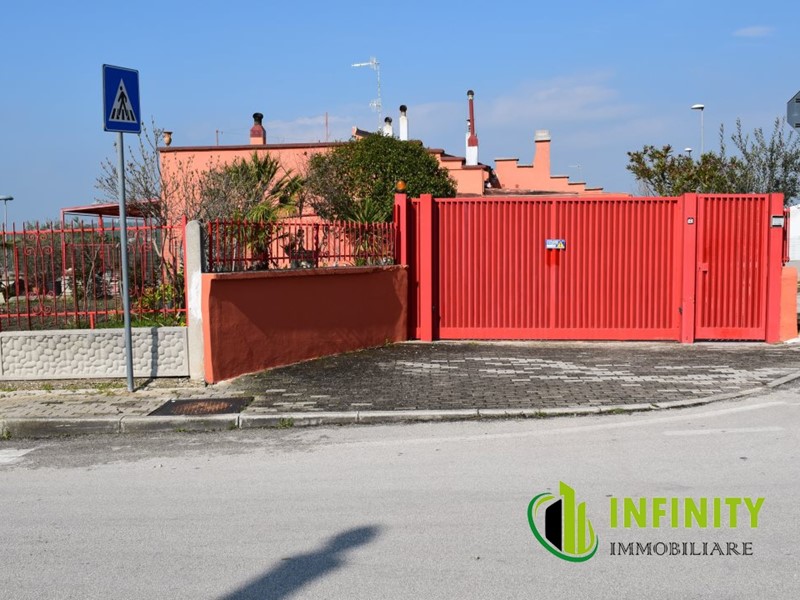 Villa in Vendita a Matera, 340'000€, 200 m²