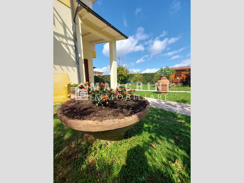 Villa bifamiliare in Vendita a Lucca, zona San Cassiano a Vico, 340'000&euro;, 160 m², arredato, con Box