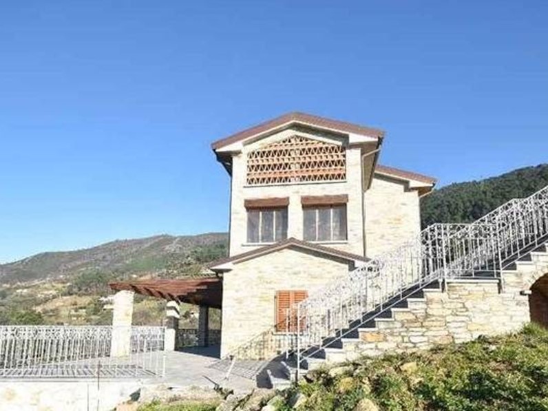 Casa di corte in Vendita a Pietrasanta, zona Strettoia, 1'300'000€, 300 m², con Box