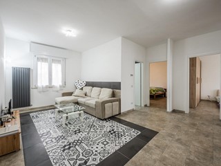 Appartamento in Vendita a Bagnolo in Piano, 185'000€, 90 m², con Box