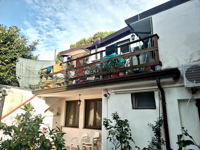 Casa Semi Indipendente in Vendita a Massa, 165'000&euro;, 150 m²