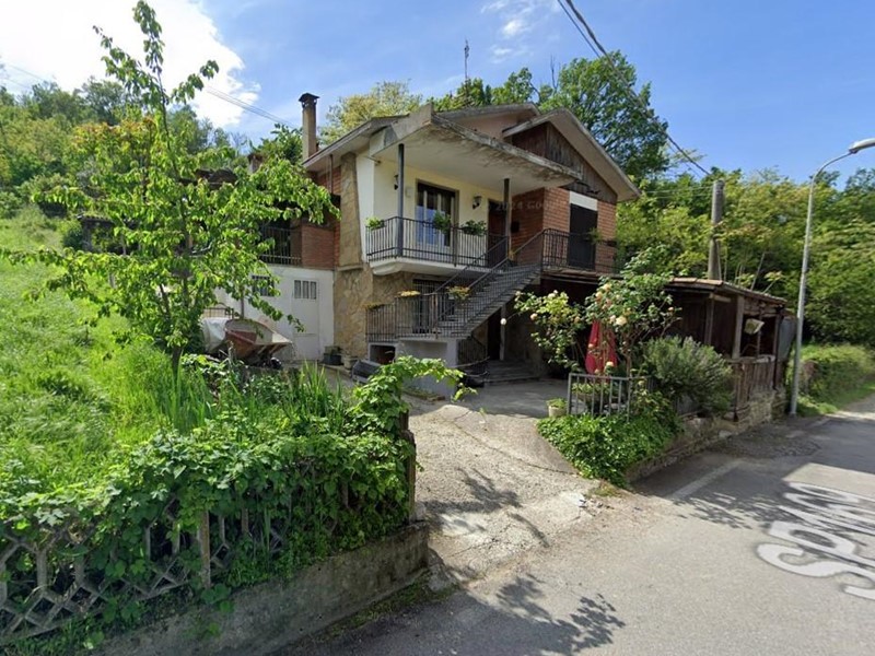 Negozio in Vendita a Fortunago, 83'040€, 549 m²