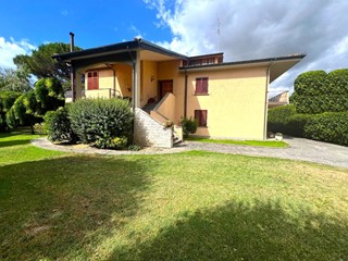 Villa in Vendita a Capraia e Limite, zona Limite, 1'250'000€, 440 m²