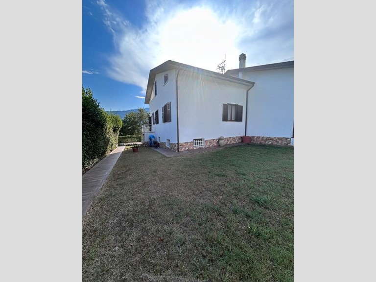 Casa Indipendente in Vendita a Aulla, 275'000€, 210 m², arredato