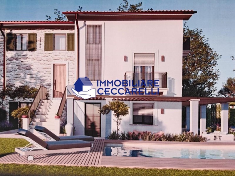 Villetta a schiera in Vendita a Montignoso, zona Cervaiolo, 450'000€, 200 m²