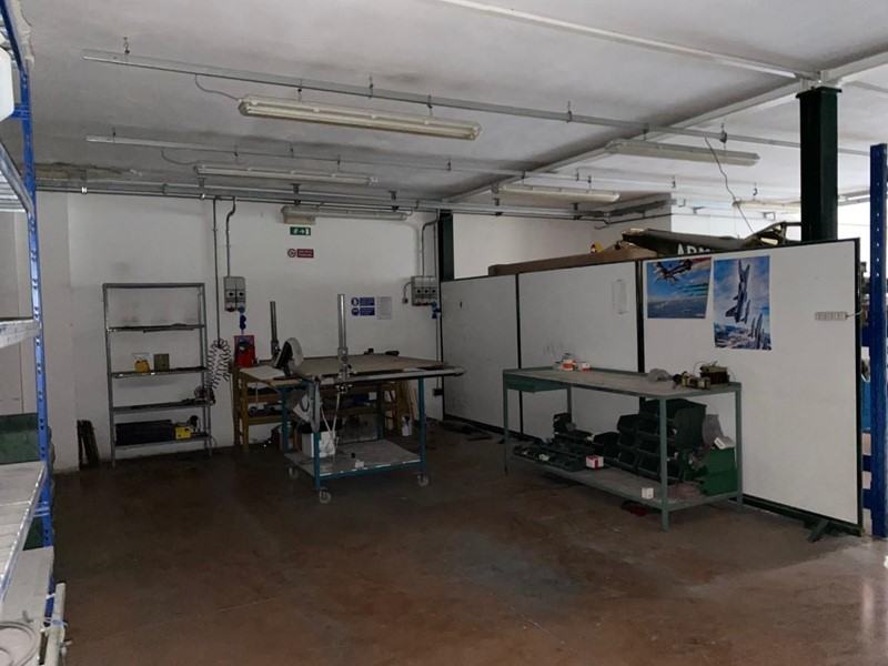 Capannone in Vendita a Arezzo, 190'000€, 250 m²