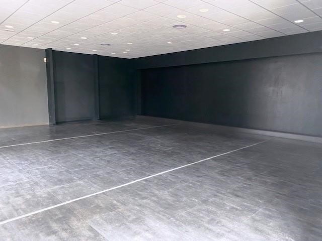 Immobile commerciale in Affitto a Arezzo, 2'000€, 145 m²