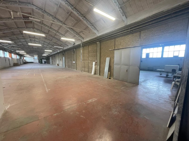 Capannone in Vendita a Casciana Terme Lari, zona Lavaiano, 620'000€, 2000 m²