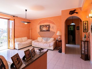 Trilocale in Vendita a Aci Catena, 140'000€, 106 m²