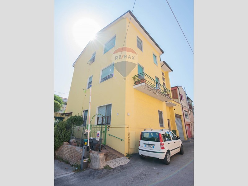 Appartamento in Vendita a Ancona, 95'000&euro;, 84 m²