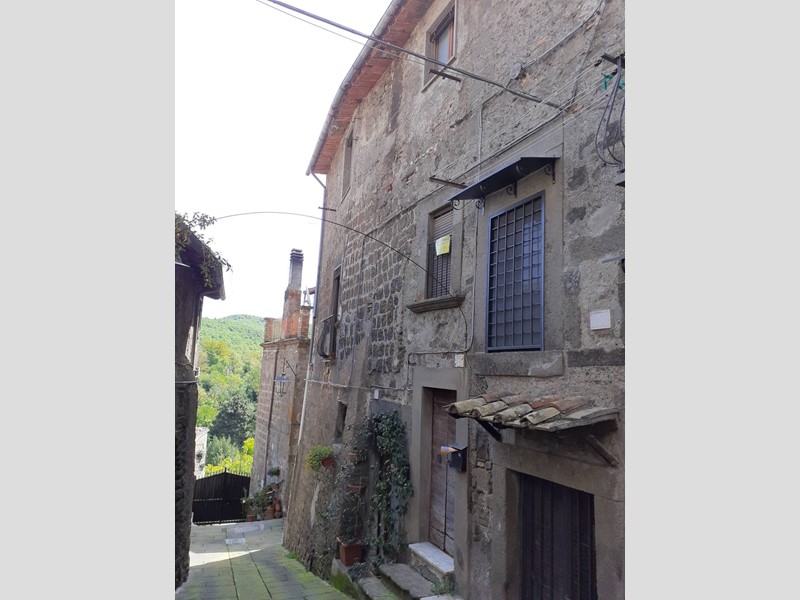 Trilocale in Vendita a Viterbo, 45'000€, 70 m²