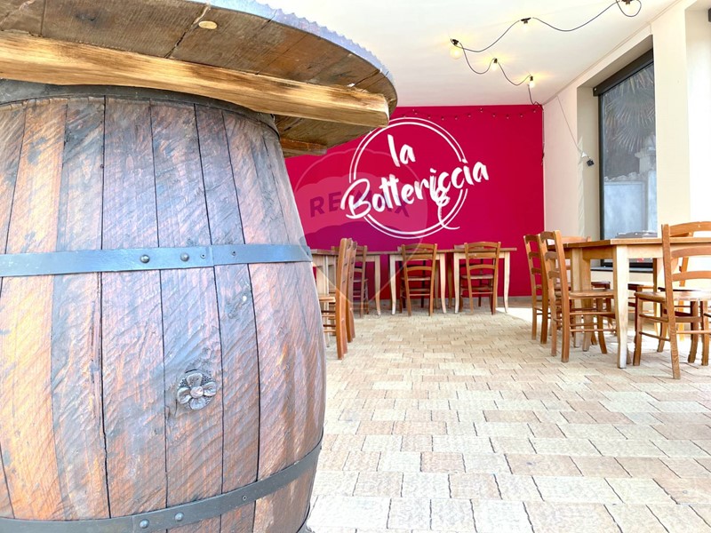 Attività commerciale in Vendita a Udine, 145 m²