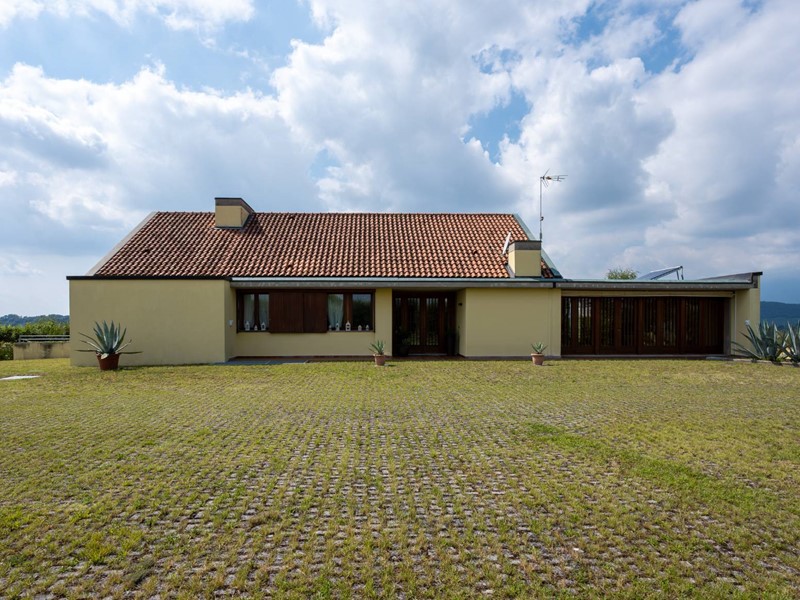 Villa in Vendita a San Pietro Di Feletto, 1'500'000€, 438 m²