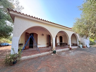 Villa in Vendita a Siracusa, 300'000&euro;, 151 m²