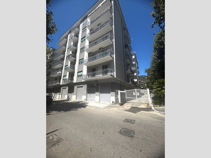 Appartamento in Vendita a Salerno, 480'000&euro;, 150 m²