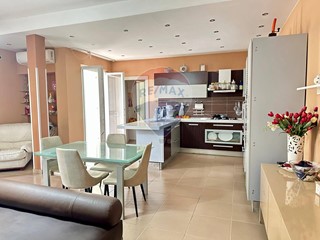 Quadrilocale in Vendita a Caivano, 210'000€, 140 m²