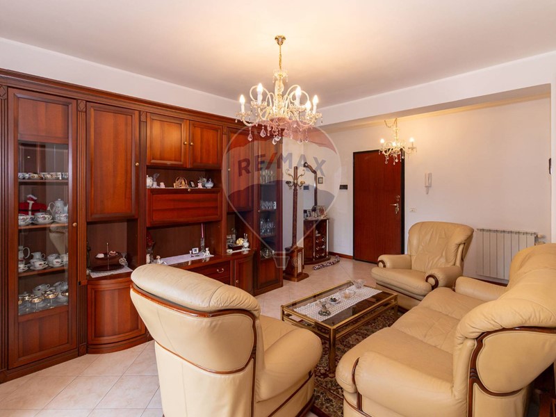 Appartamento in Vendita a Camporotondo Etneo, 115'000€, 98 m²